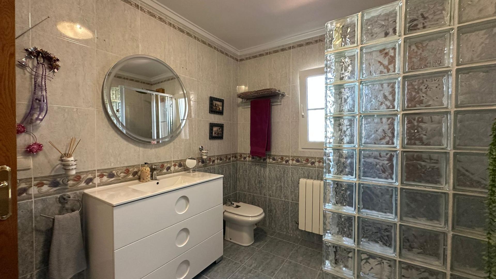 Master bedroom in villa for sale in Torrevieja