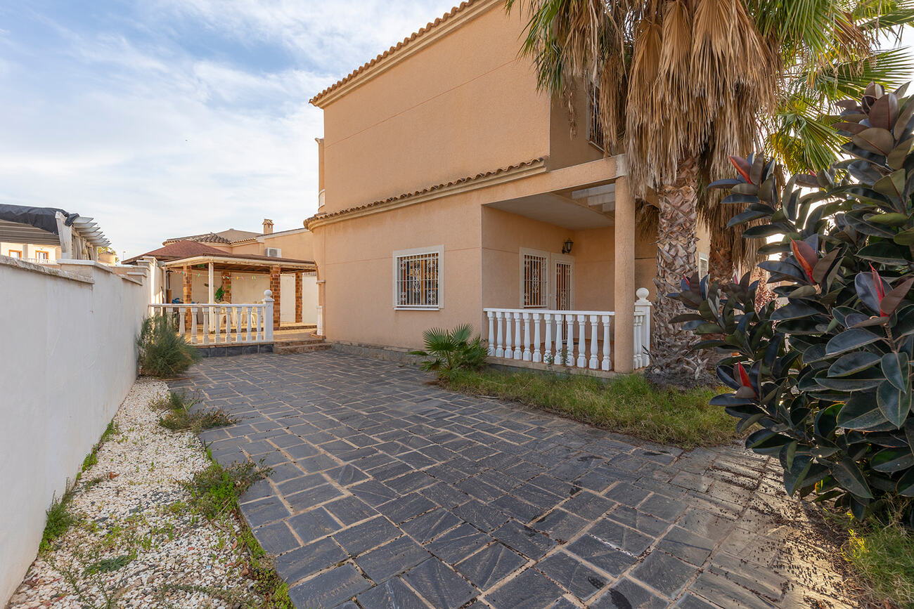 Exterior view in villa for sale in Ciudad Quesada