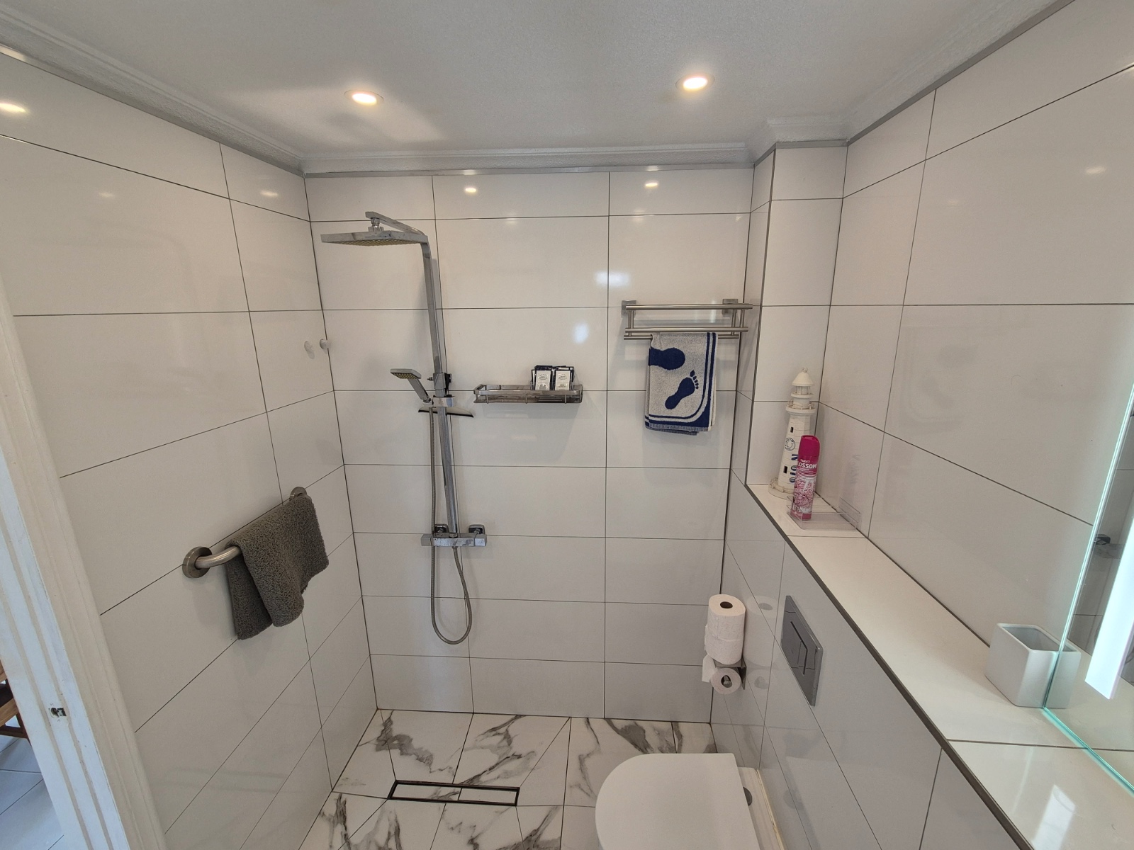 Bathroom in apartment for sale in San Miguel de Salinas