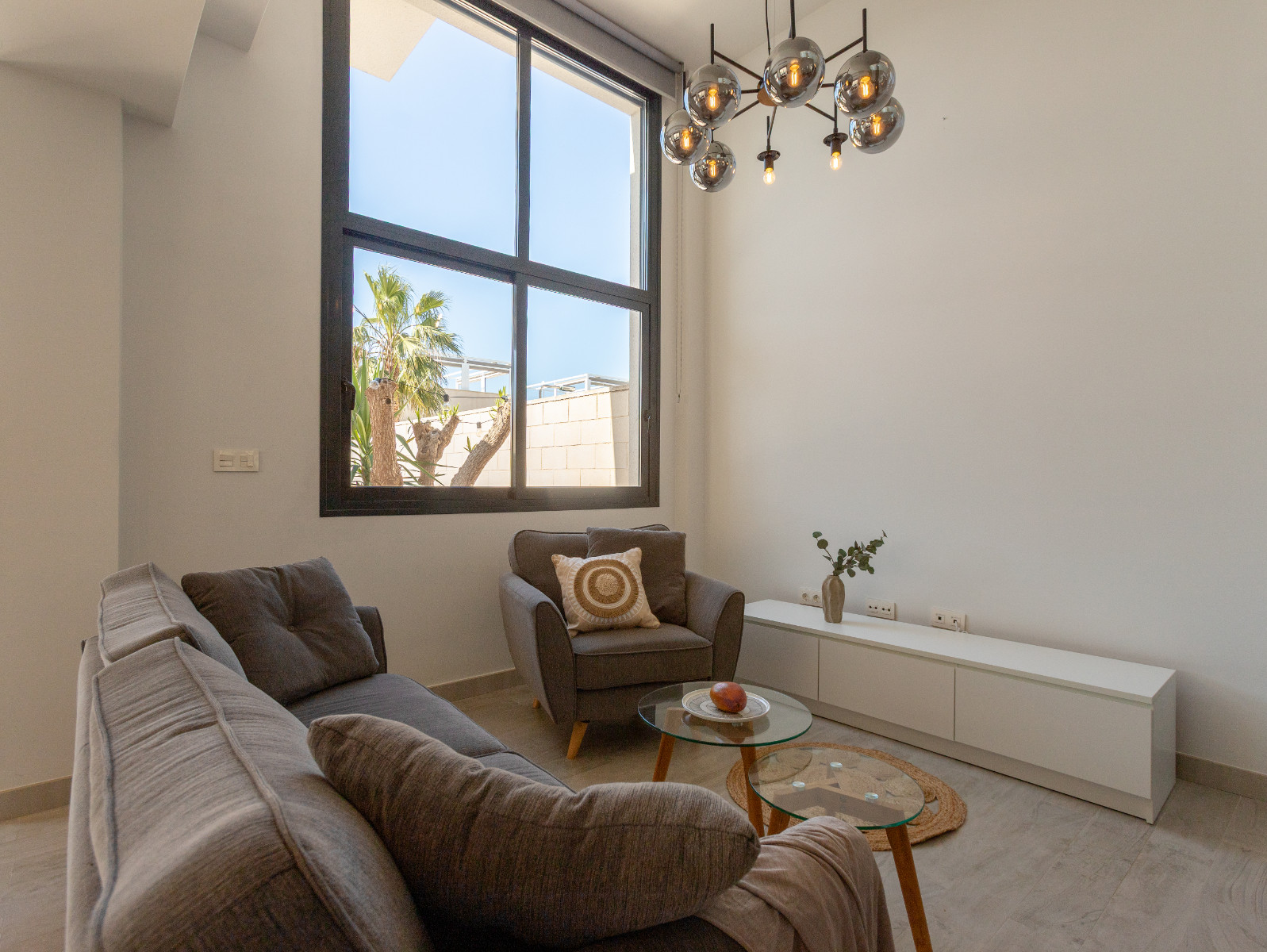 Bedroom in villa for sale in Rojales