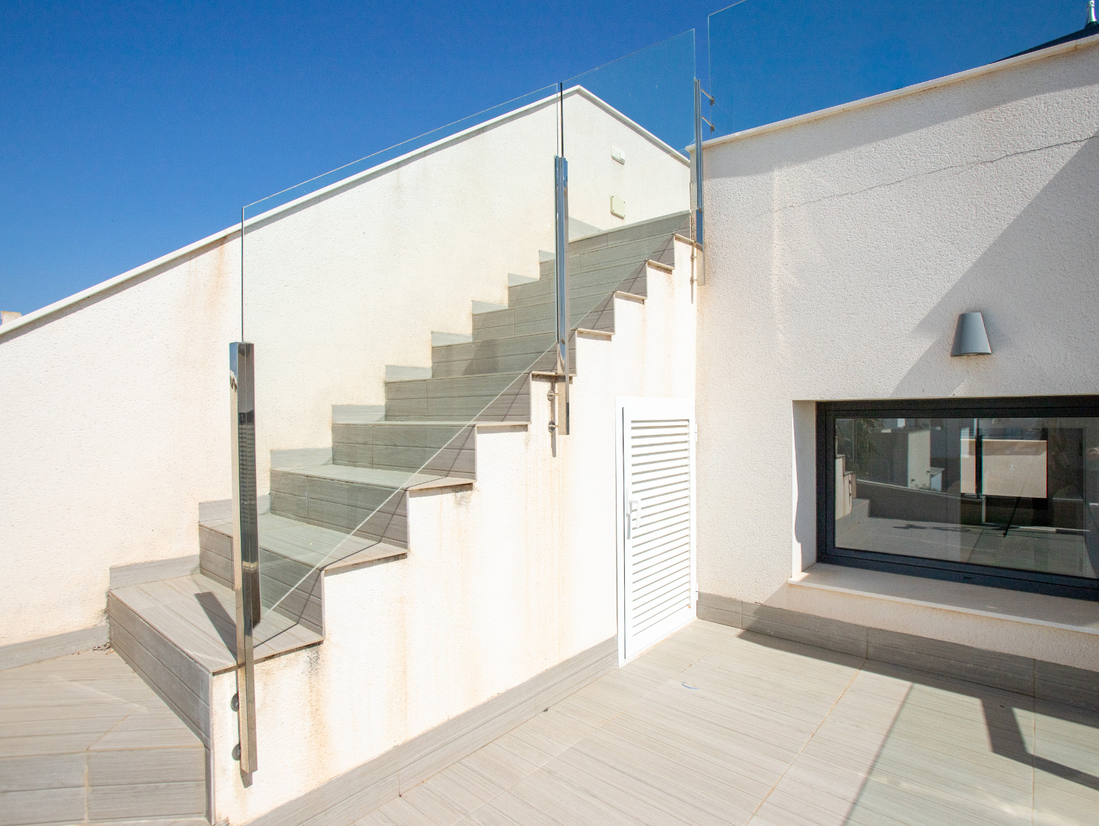Pool area in villa for sale in Rojales
