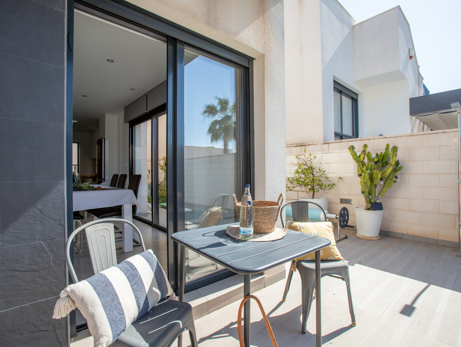 Pool area in villa for sale in Rojales