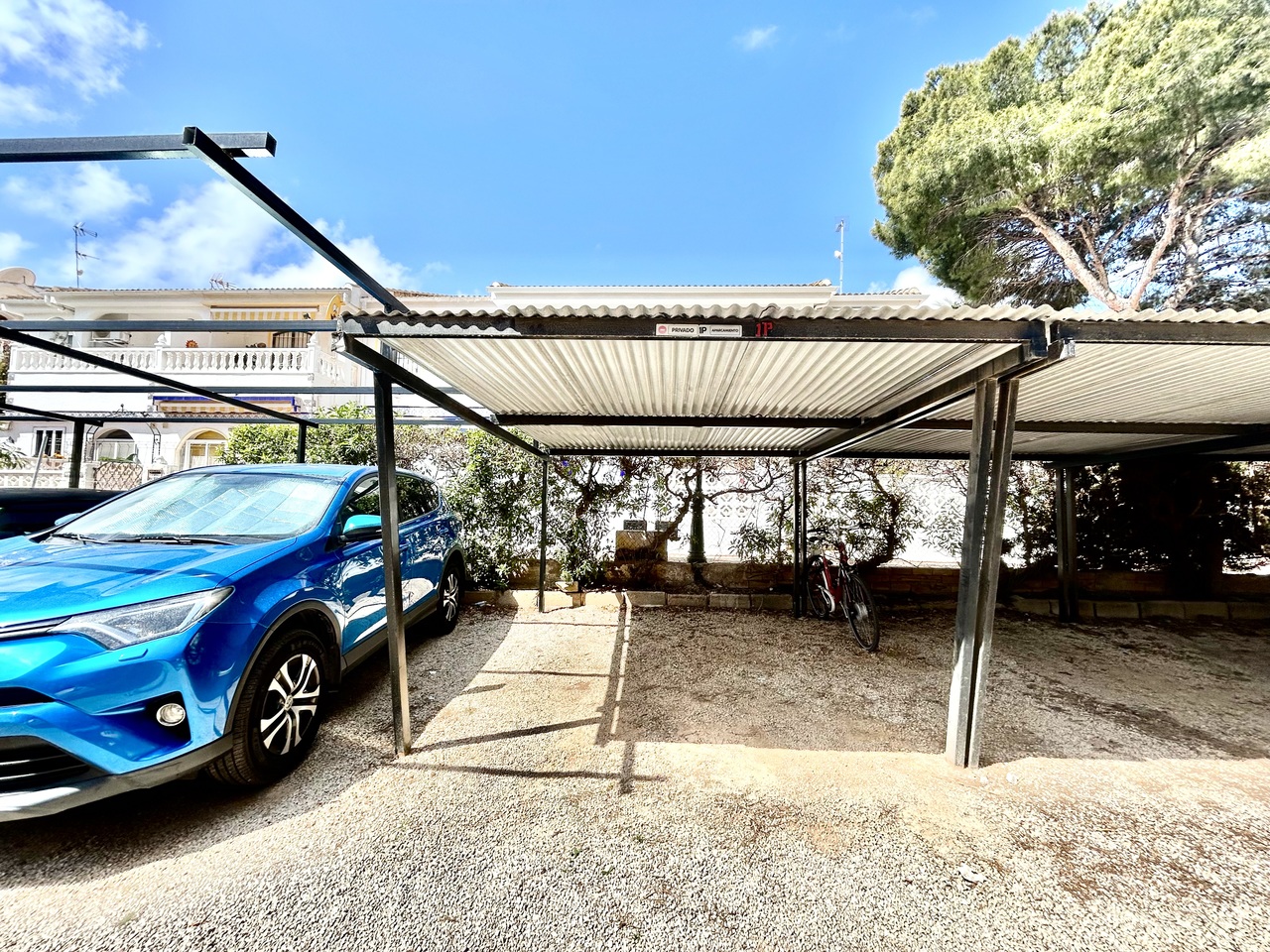 Master bedroom in apartment for sale in La Zenia