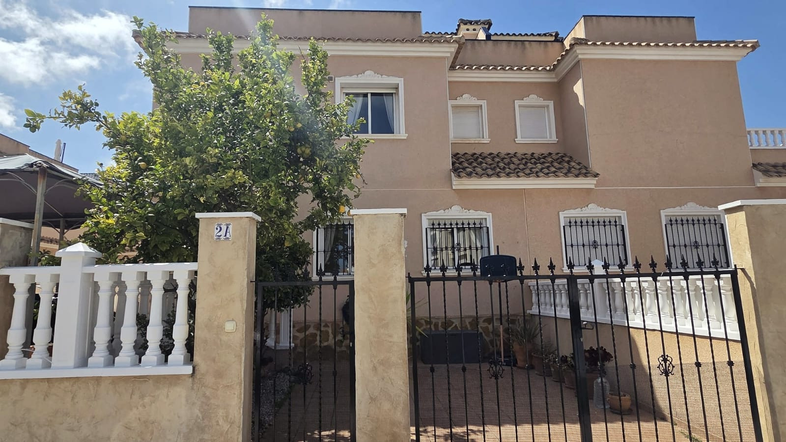 Dining area in villa for sale in Orihuela Costa