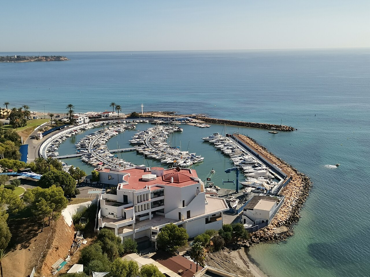 Garden in villa for sale in Orihuela Costa