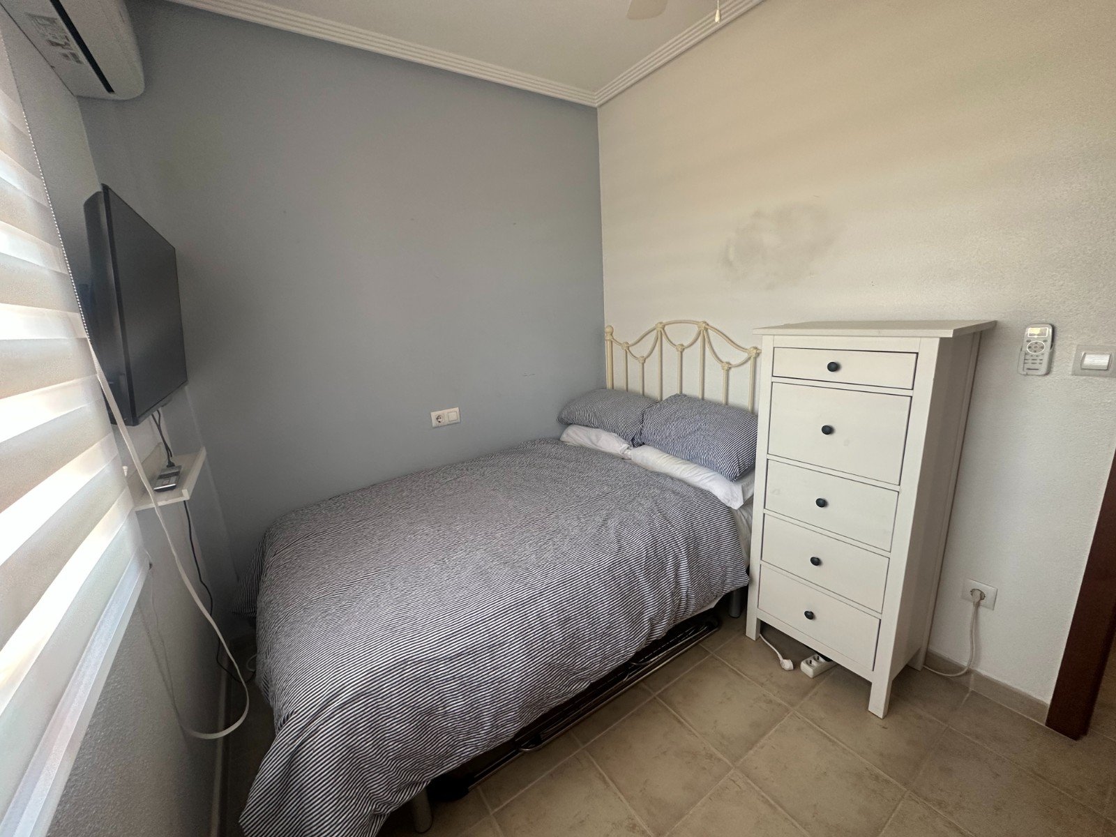 Bedroom in apartment for sale in Torrevieja