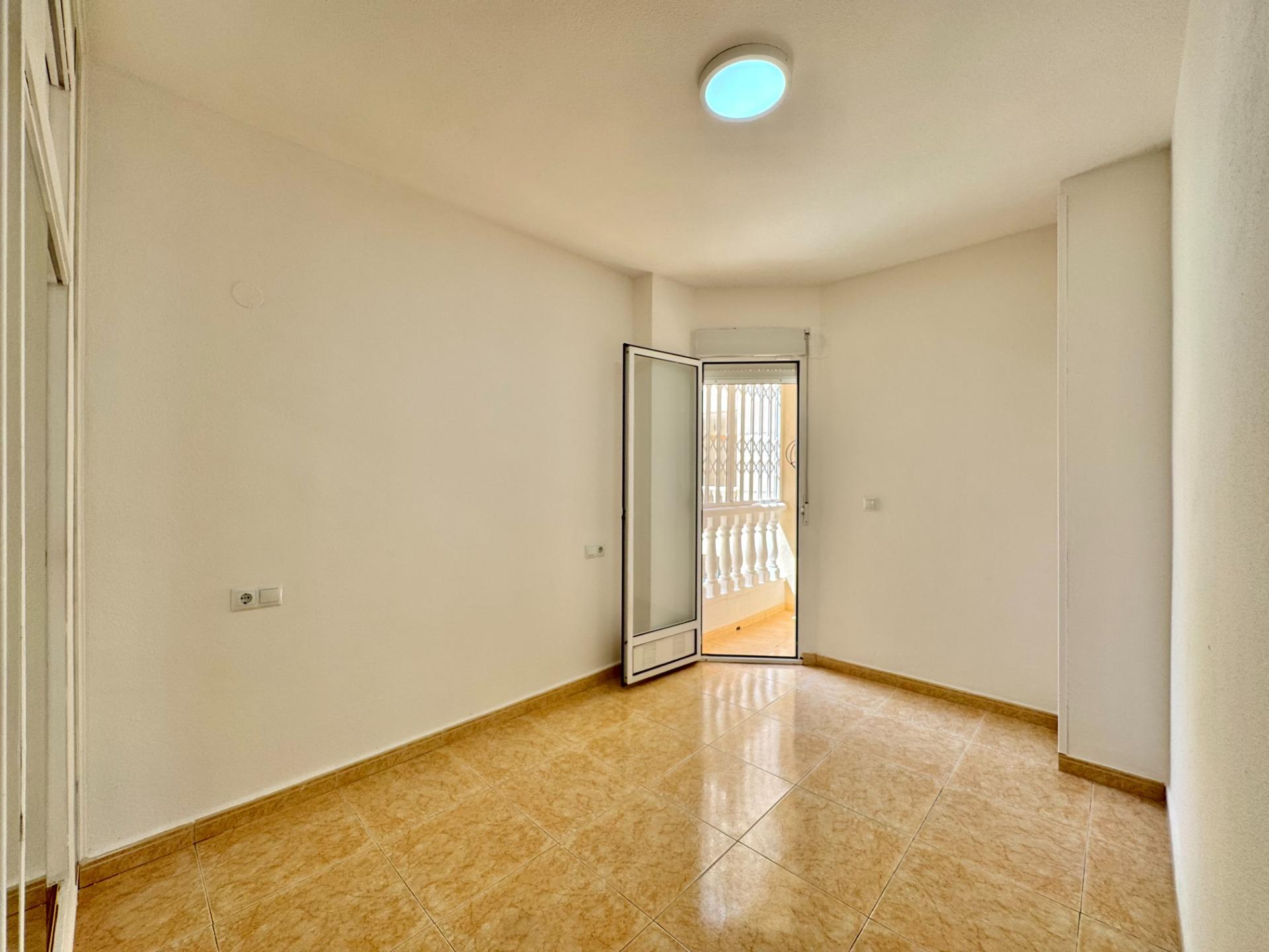 Bedroom in apartment for sale in Torrevieja