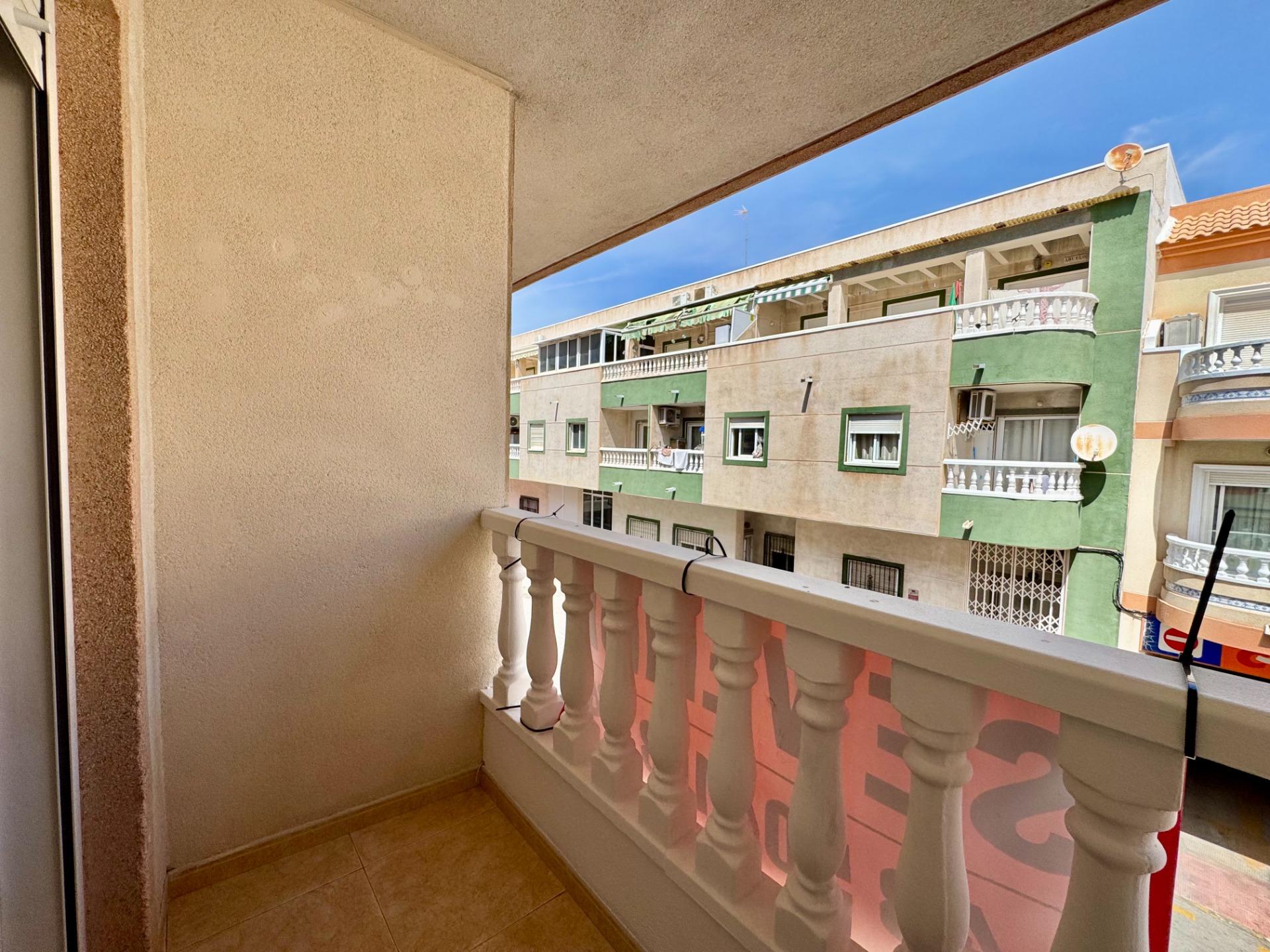 Bedroom in apartment for sale in Torrevieja