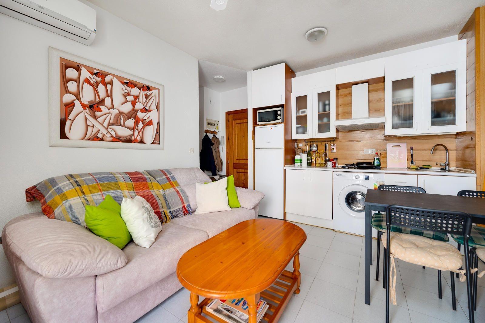 Bedroom in apartment for sale in Torrevieja