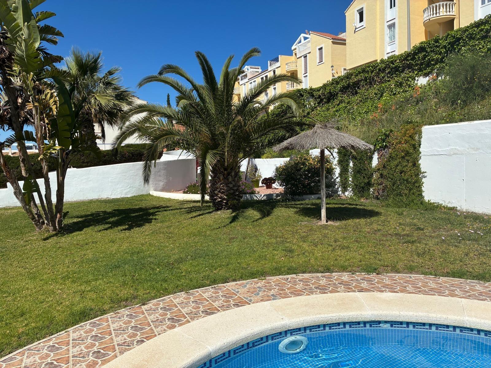 Bungalow Renovado com Amplo Terreno a Poucos Passos da Praia de La Mata