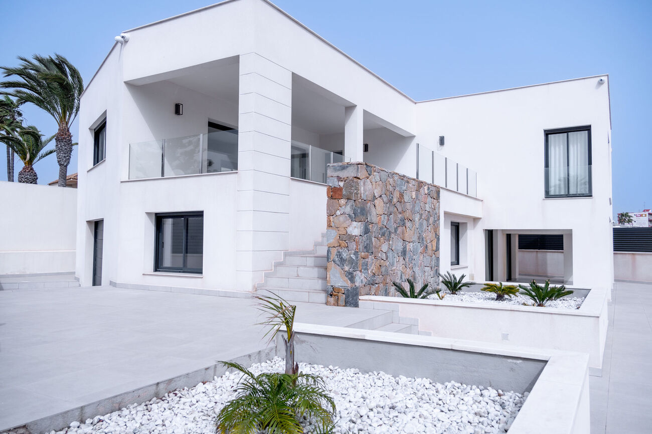 Exterior view in villa for sale in Torrevieja