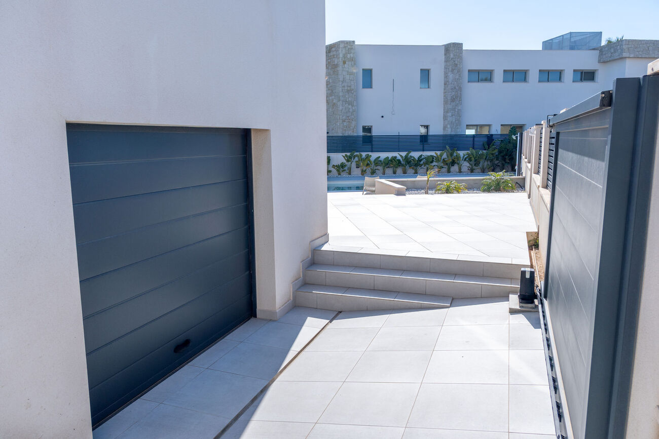 Garden in villa for sale in Torrevieja