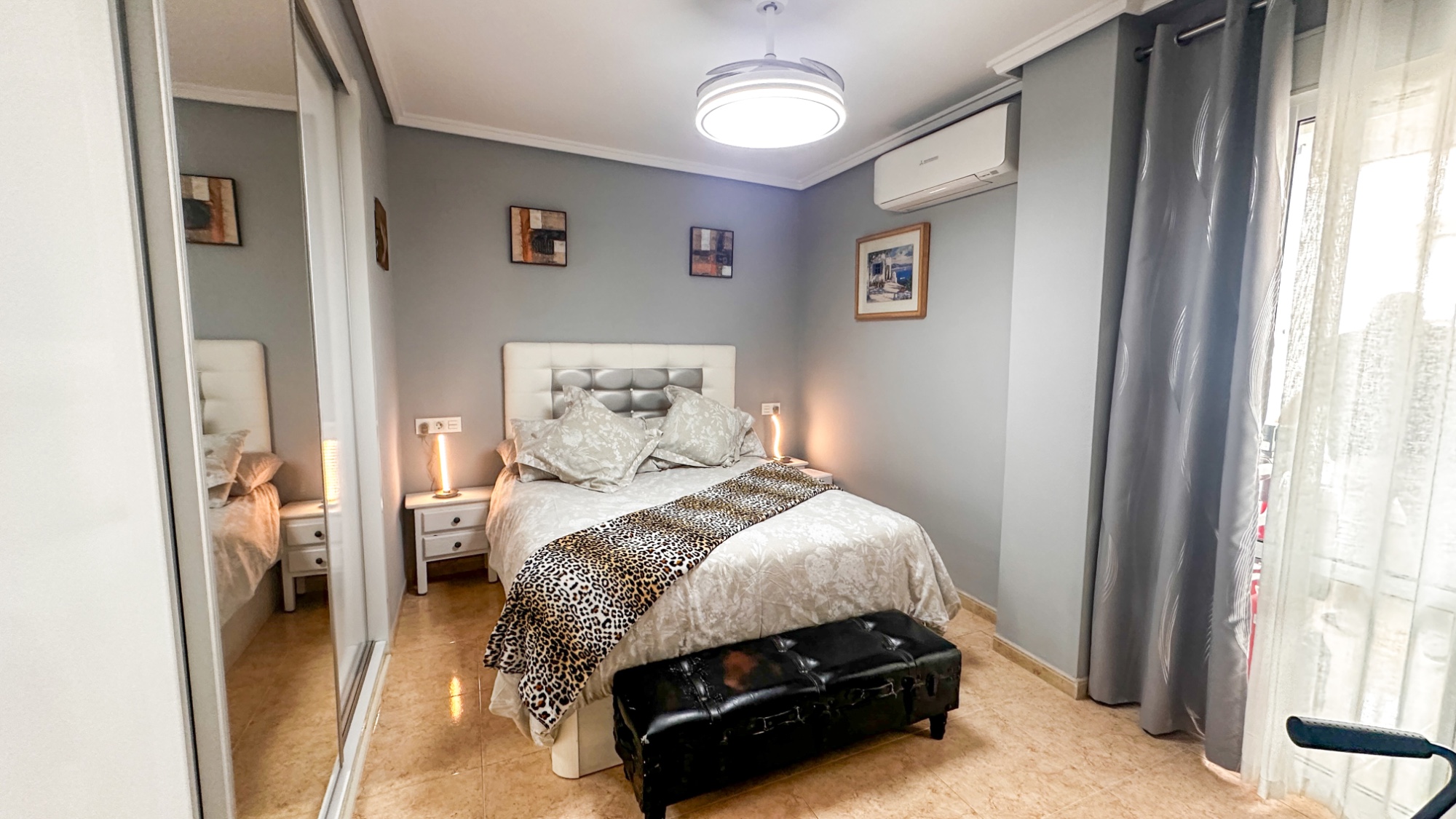 Bedroom in apartment for sale in Torrevieja