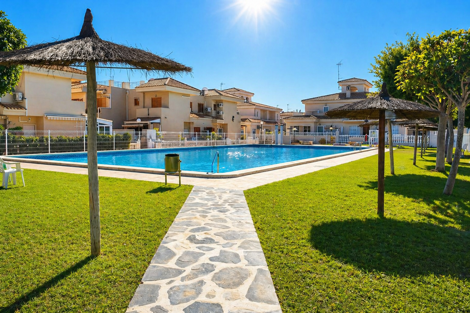 Täydellinen pihamaa-asunto Playa Flamenca -alueella | Real Estate by Gardewik