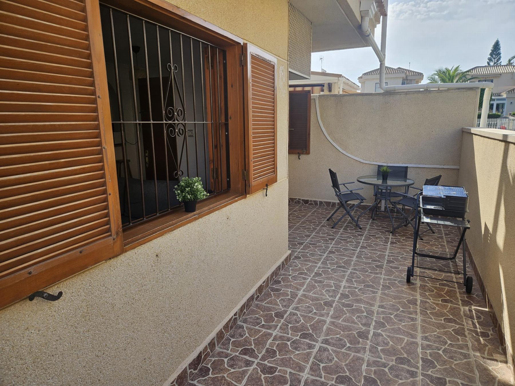 Täydellinen pihamaa-asunto Playa Flamenca -alueella | Real Estate by Gardewik