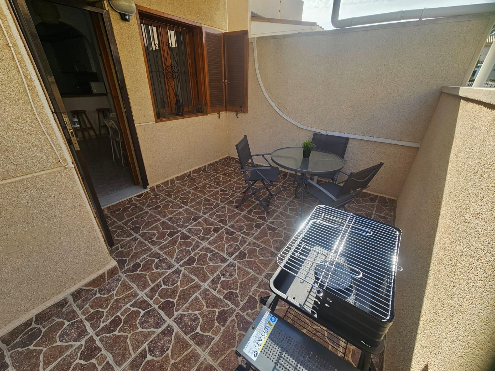Täydellinen pihamaa-asunto Playa Flamenca -alueella | Real Estate by Gardewik