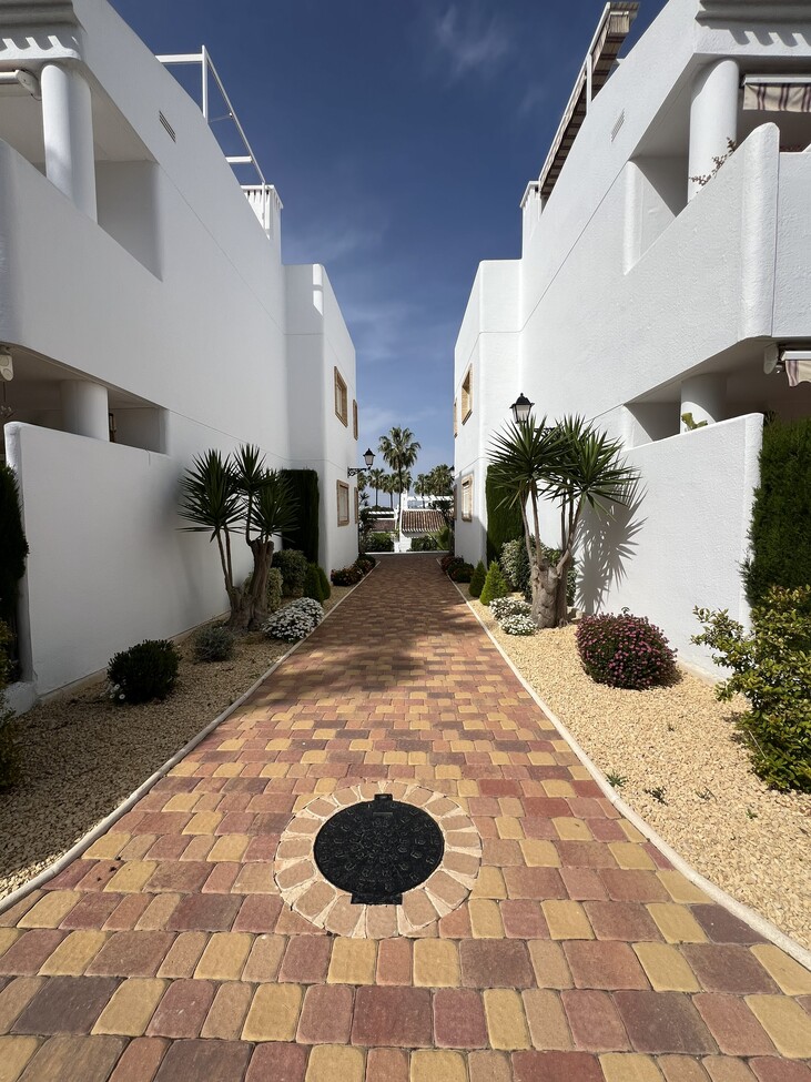 Garden in apartment for sale in Orihuela Costa