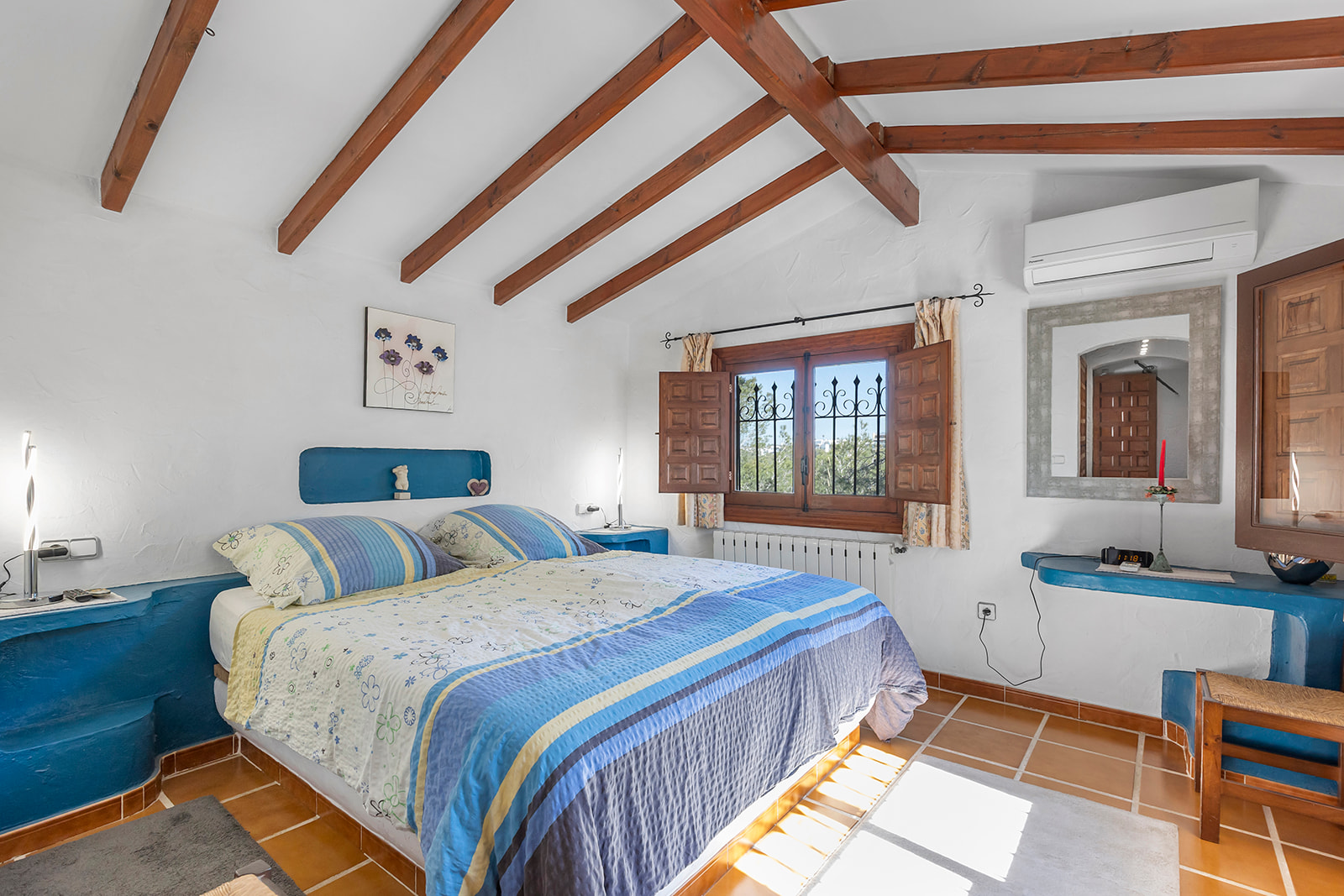 Bedroom in villa for sale in Orihuela