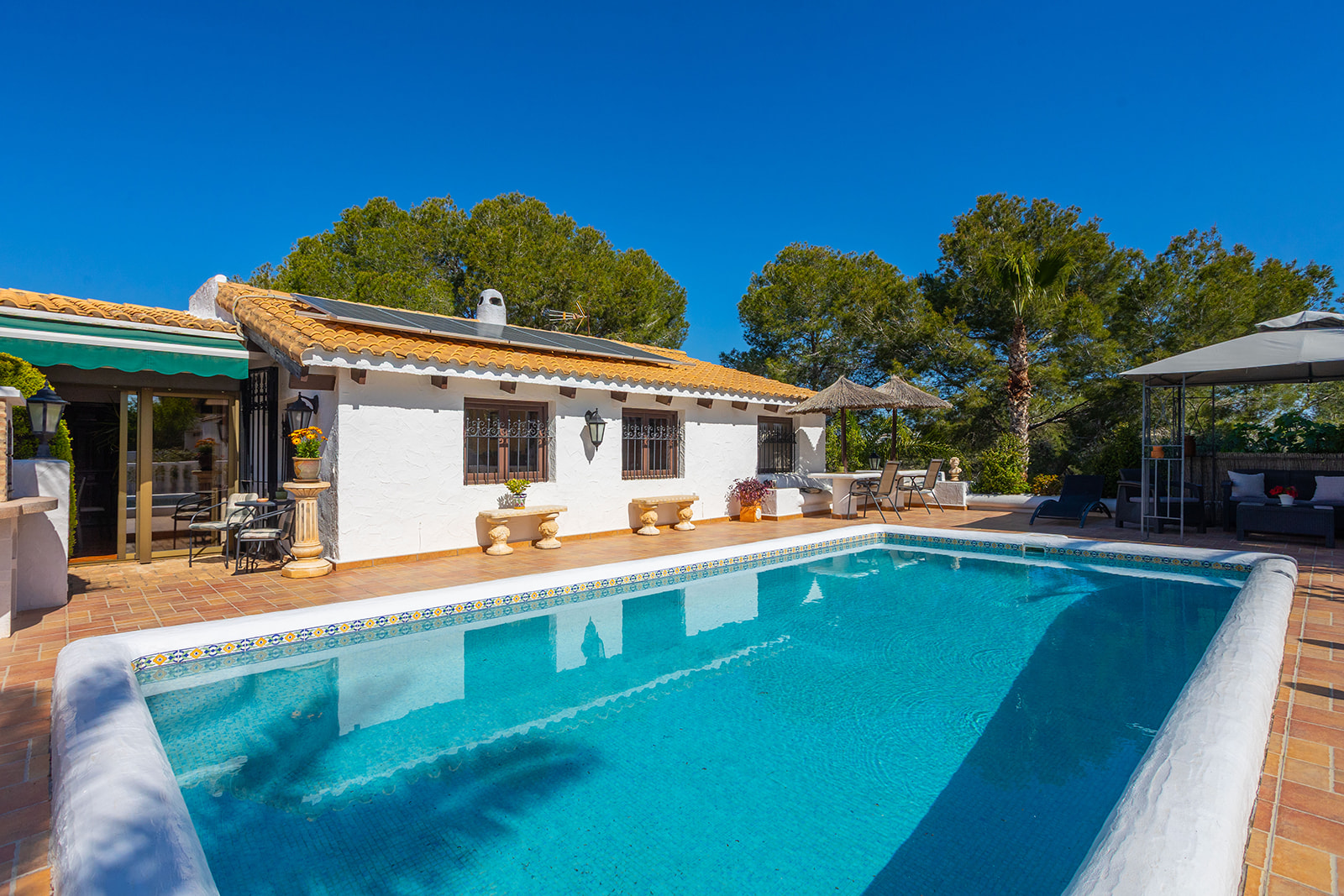 Πολυτελής Μονοκατοικία 133m² σε Πλούσιο Περιβάλλον με Πισίνα και Ηλιακά Πάνελ – Villamartin, Costa Blanca