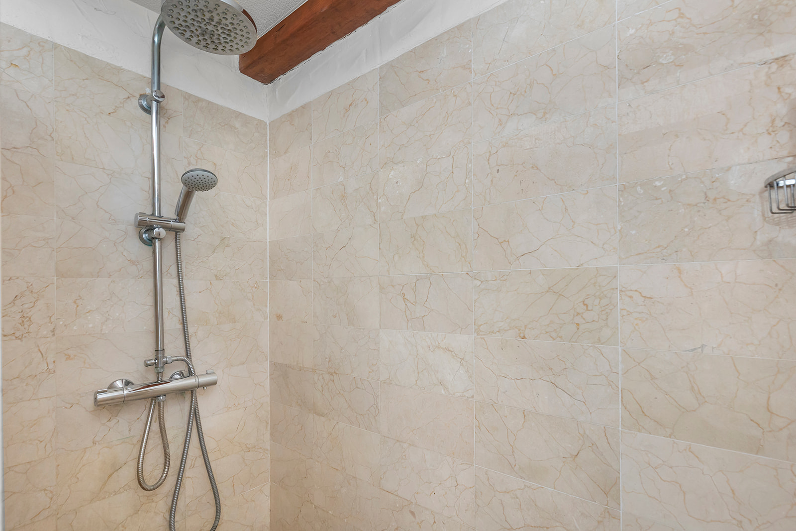 Bathroom in villa for sale in Orihuela