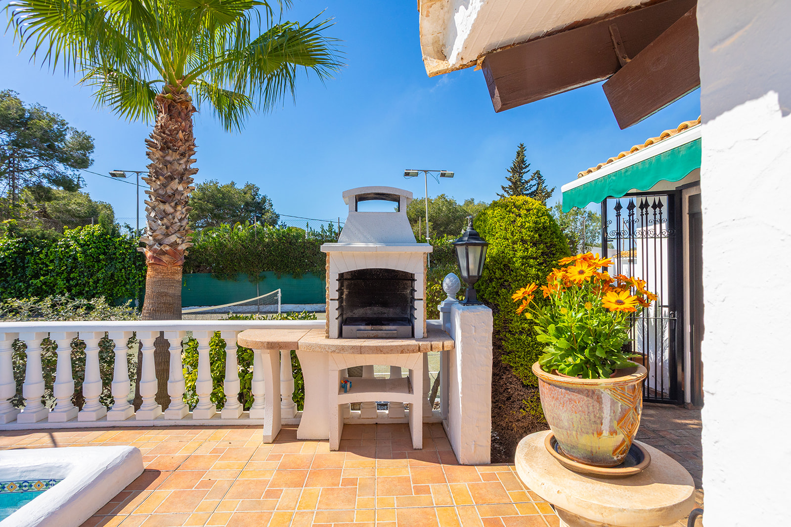 Terrace in villa for sale in Orihuela