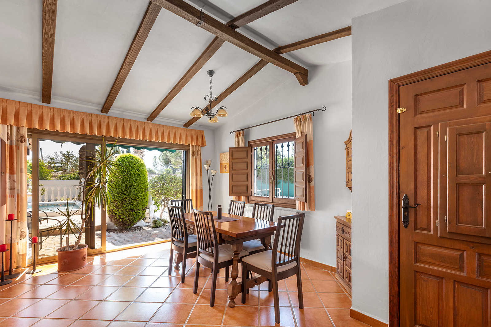 Dining area in villa for sale in Orihuela