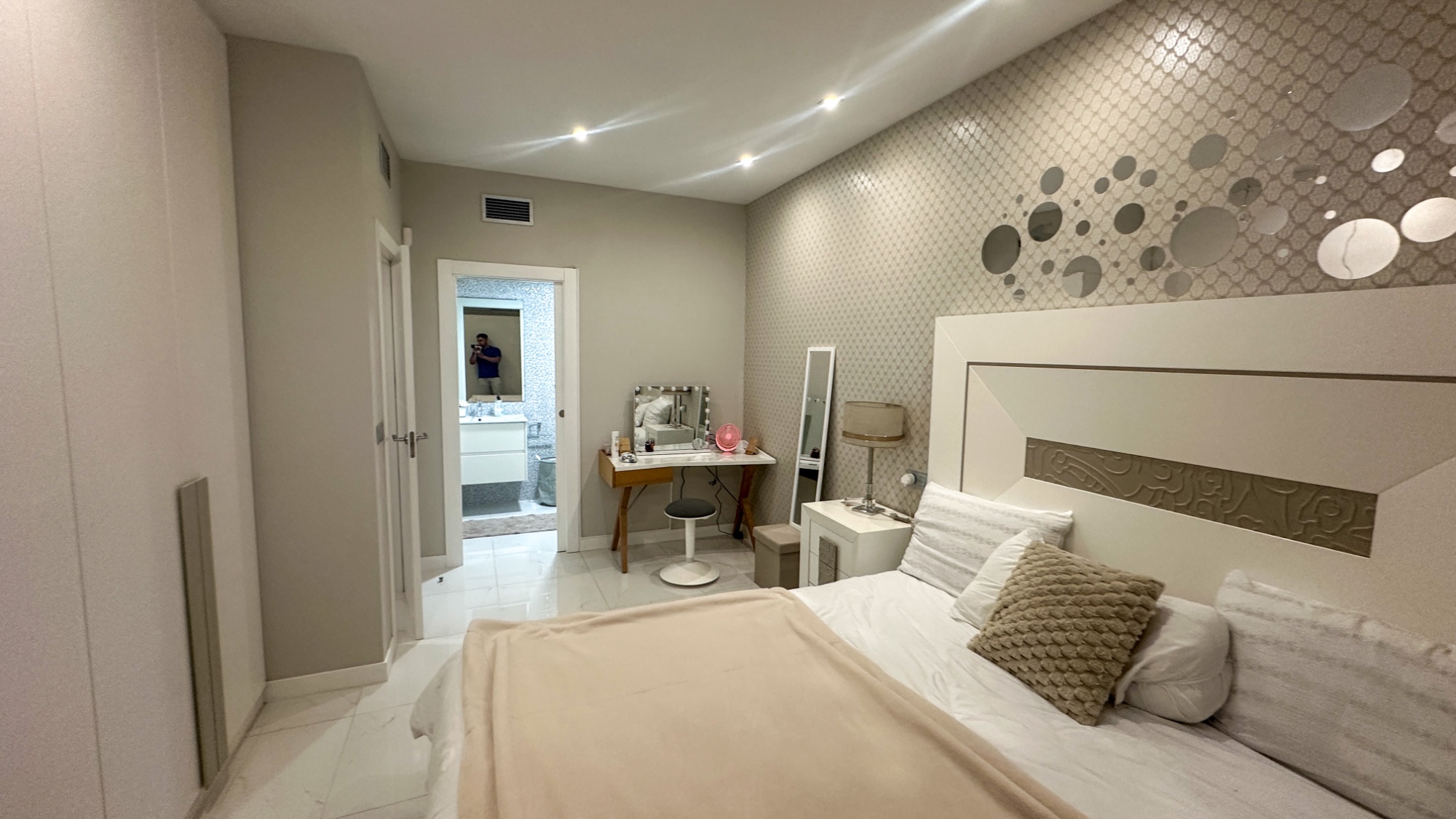 Bedroom in villa for sale in Orihuela Costa