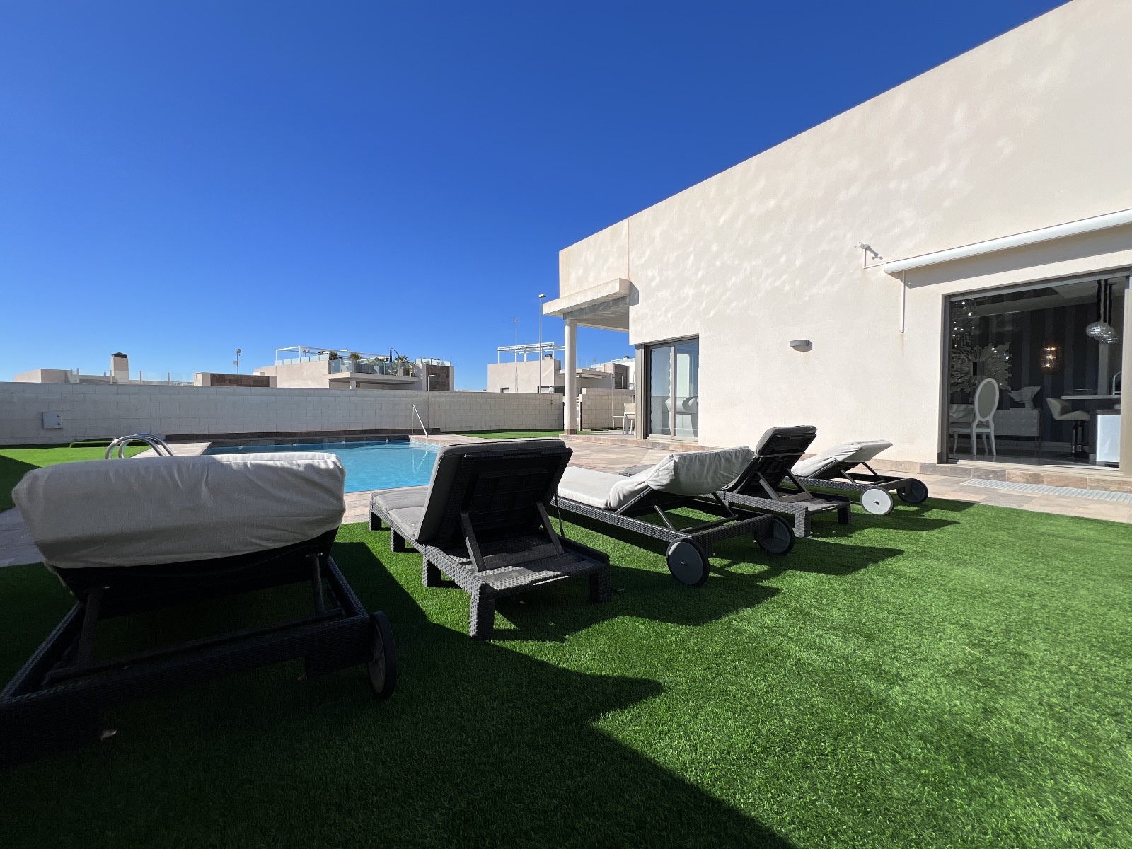 Garden in villa for sale in Orihuela Costa