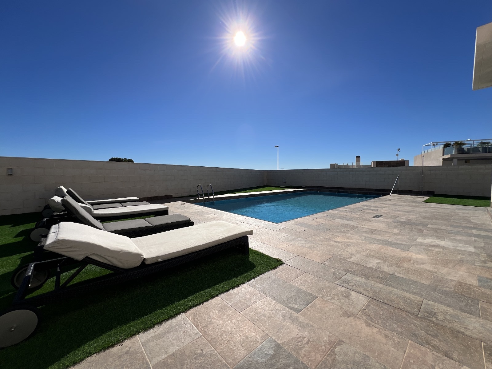 Garden in villa for sale in Orihuela Costa