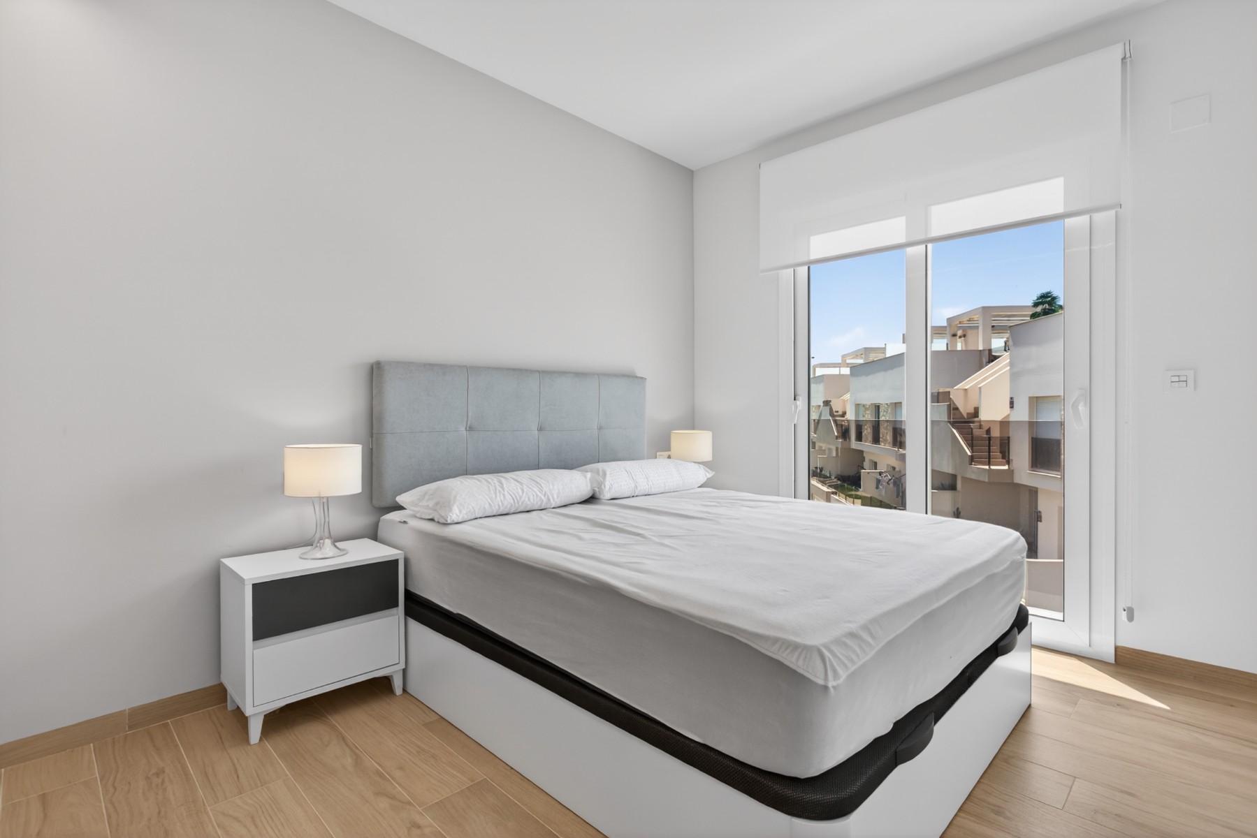 Master bedroom in apartment for sale in Guardamar del Segura