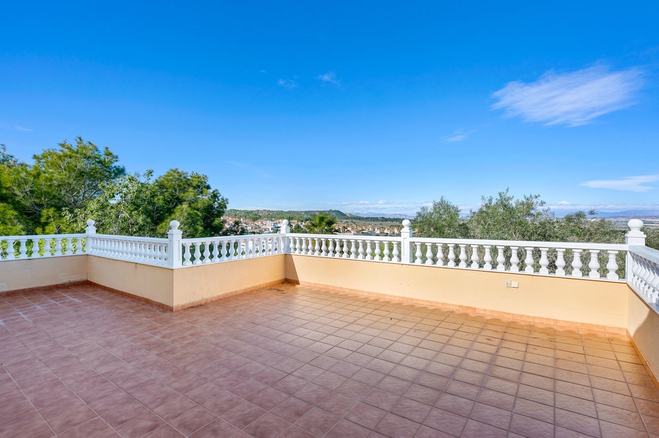 Dining area in villa for sale in Ciudad De Las Comunicaciones