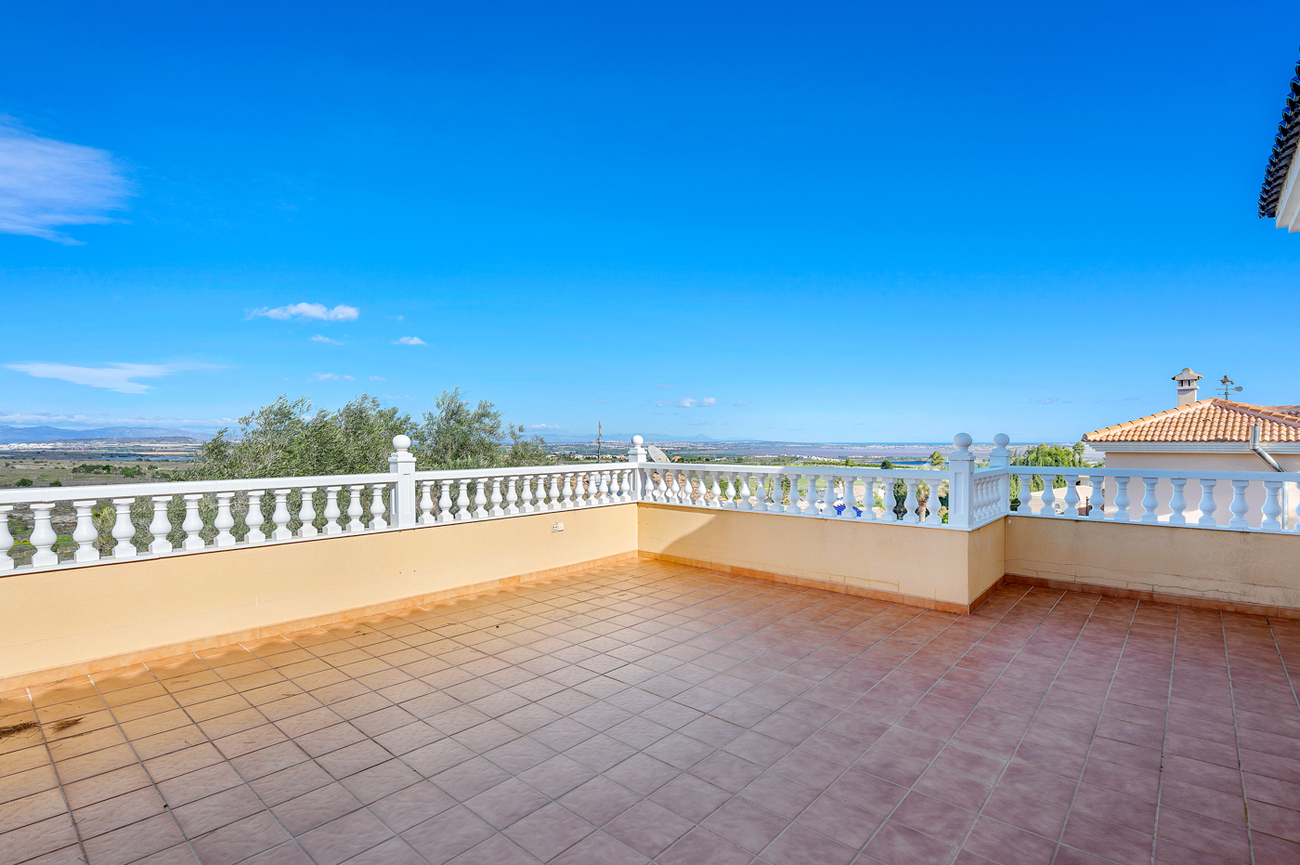 Bedroom in villa for sale in Ciudad De Las Comunicaciones