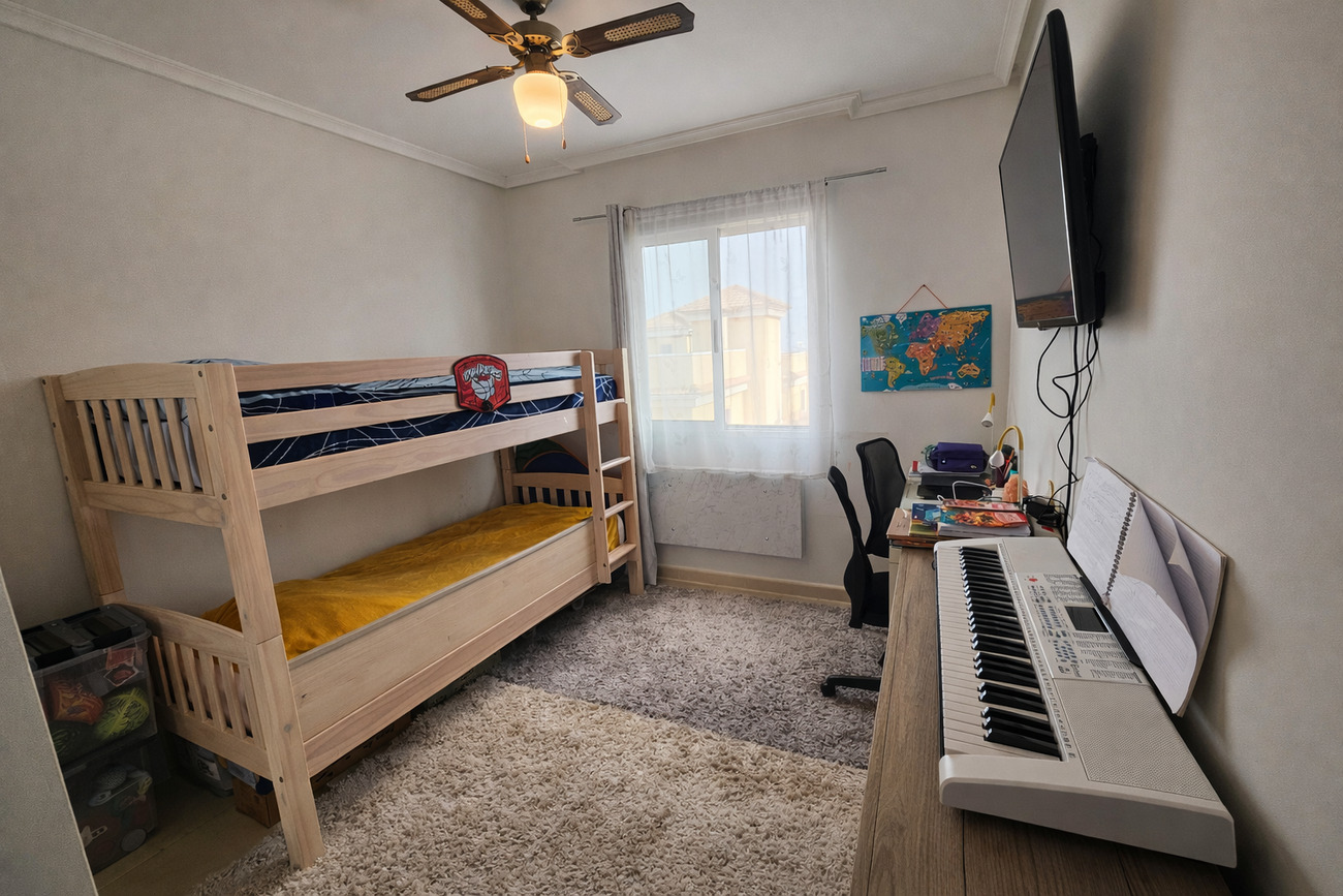 Bedroom in apartment for sale in Lomas de Caboroig