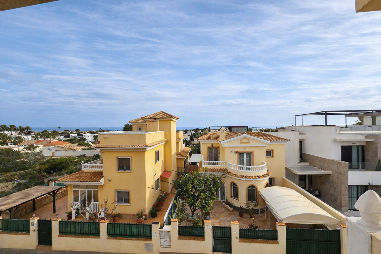Living room in apartment for sale in Lomas de Caboroig