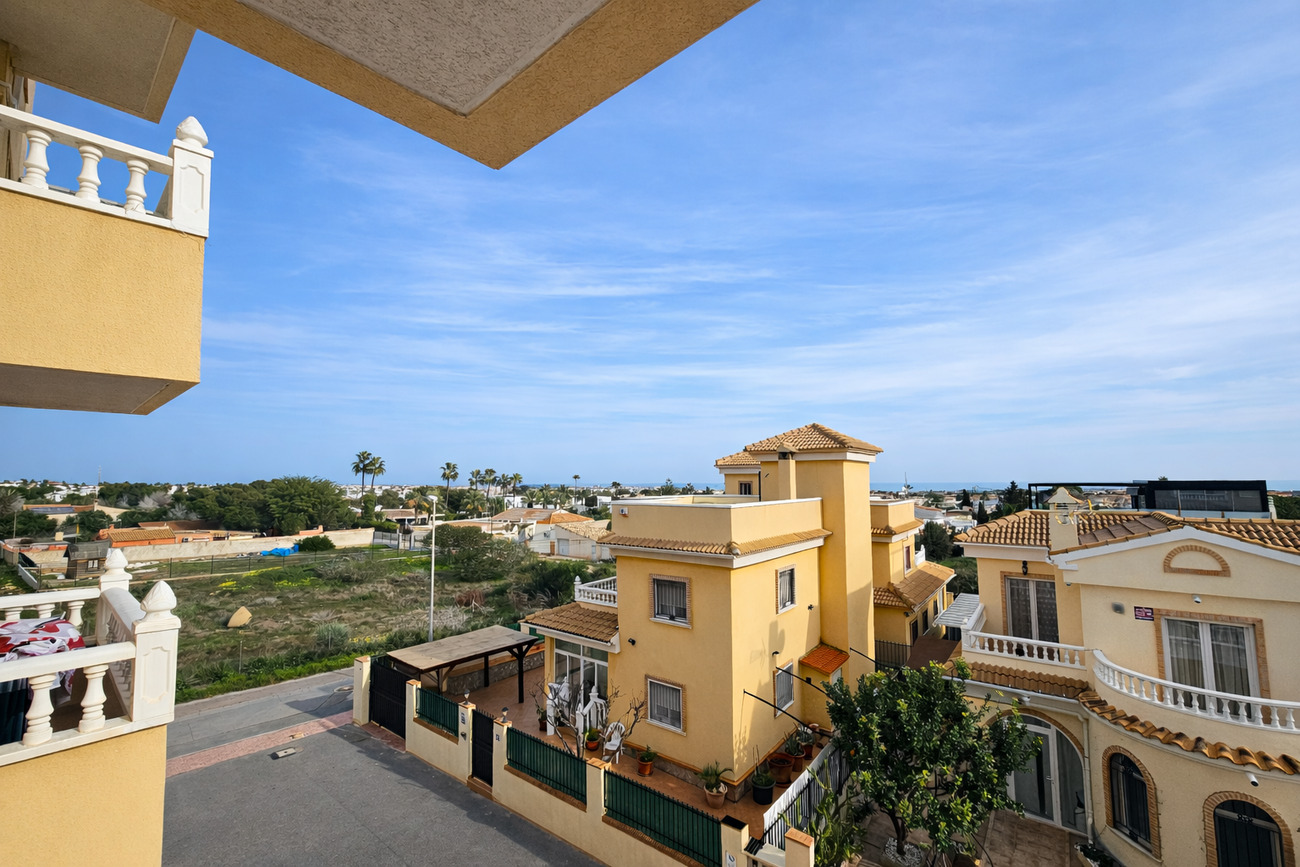 Kitchen in apartment for sale in Lomas de Caboroig