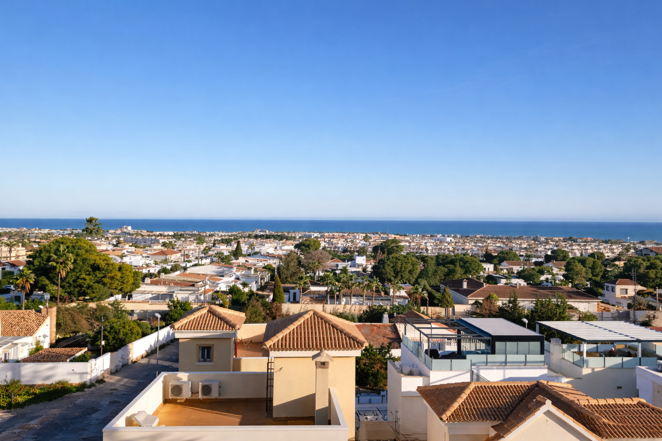Master bedroom in apartment for sale in Lomas de Caboroig