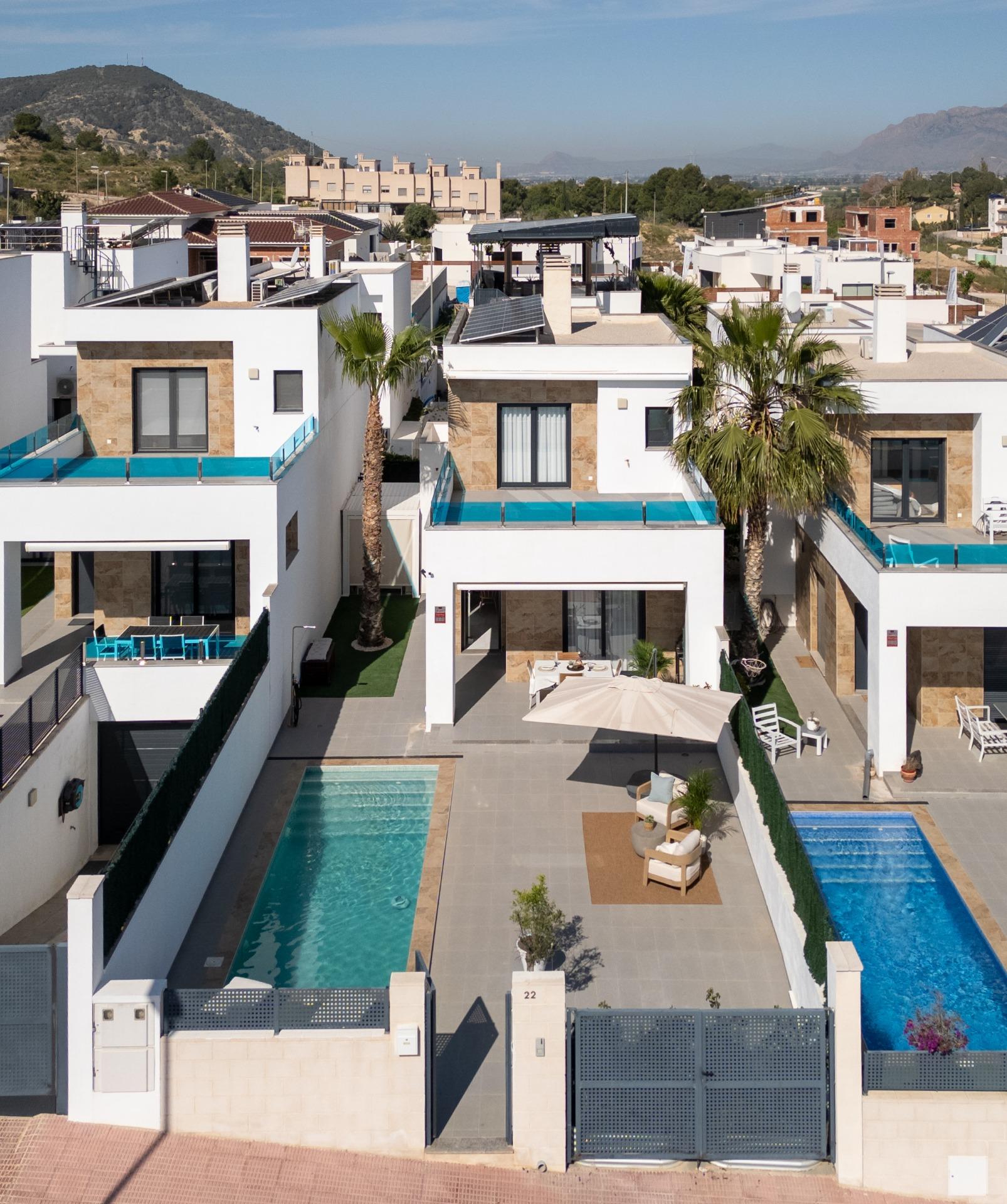 Exterior view in villa for sale in Bigastro