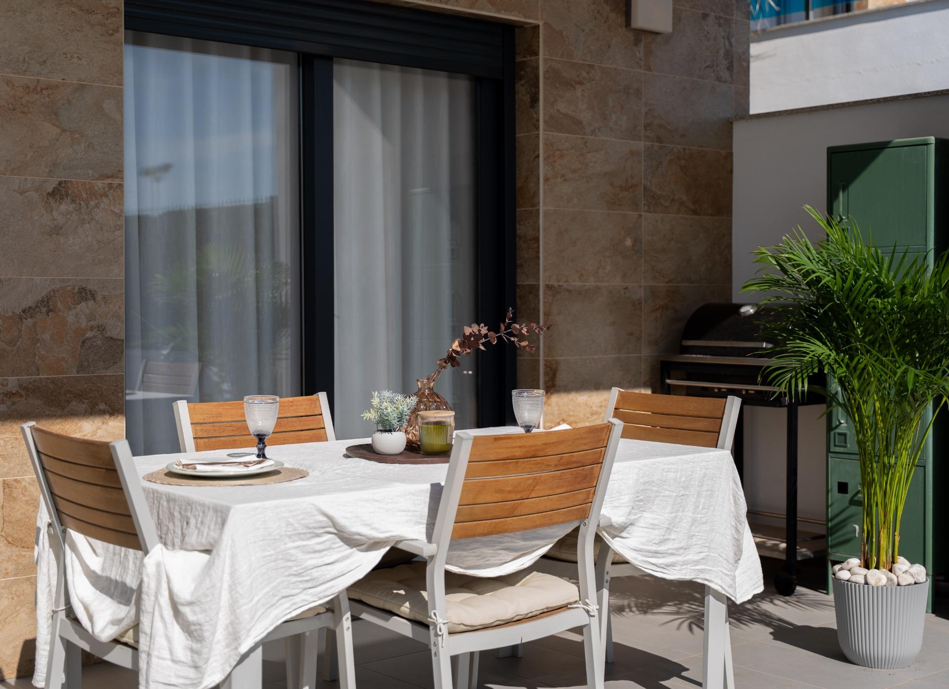 Dining area in villa for sale in Bigastro