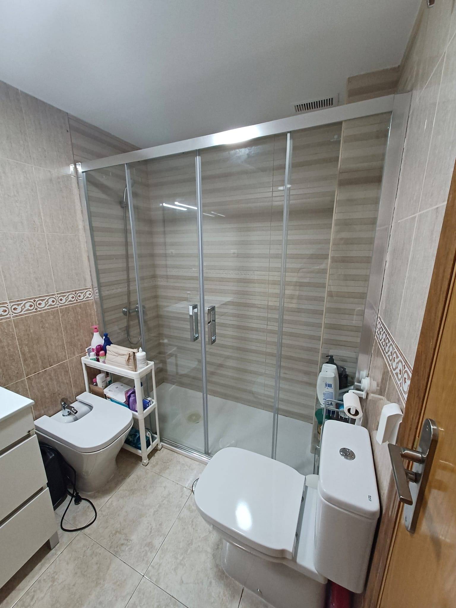 Bathroom in bungalow for sale in Los Alcazares