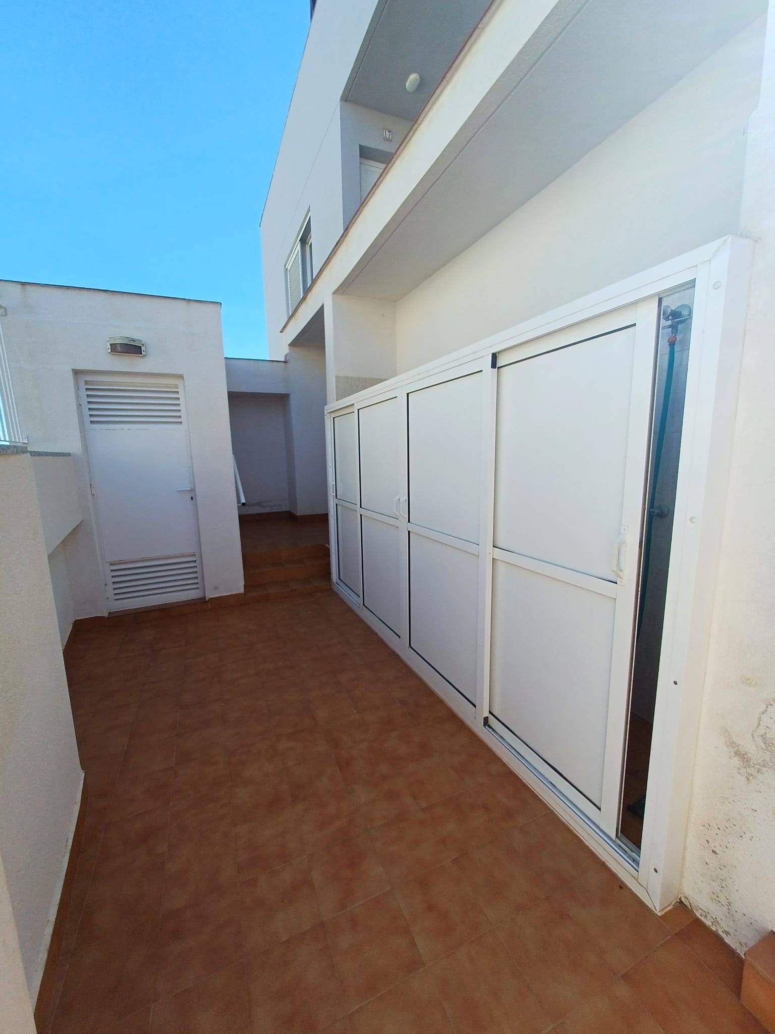 Garden in bungalow for sale in Los Alcazares