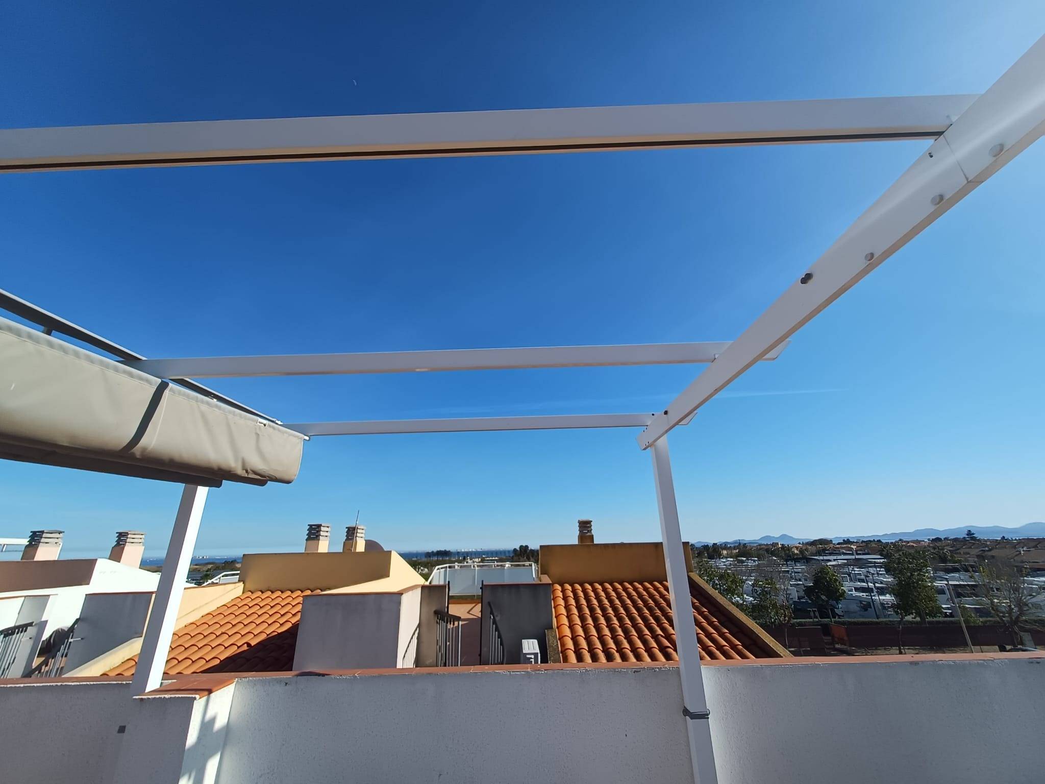 Bedroom in bungalow for sale in Los Alcazares