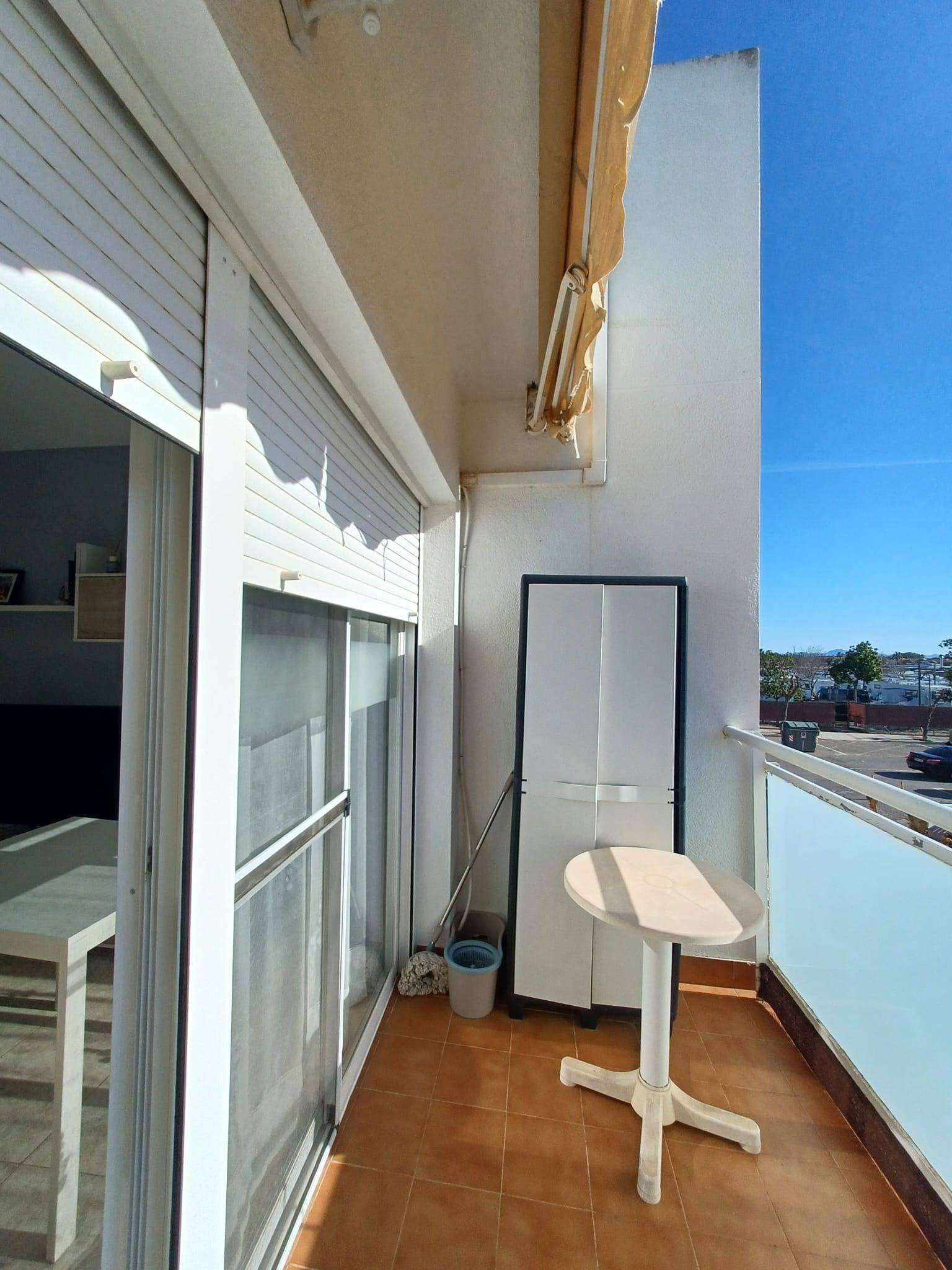 Terrace in bungalow for sale in Los Alcazares