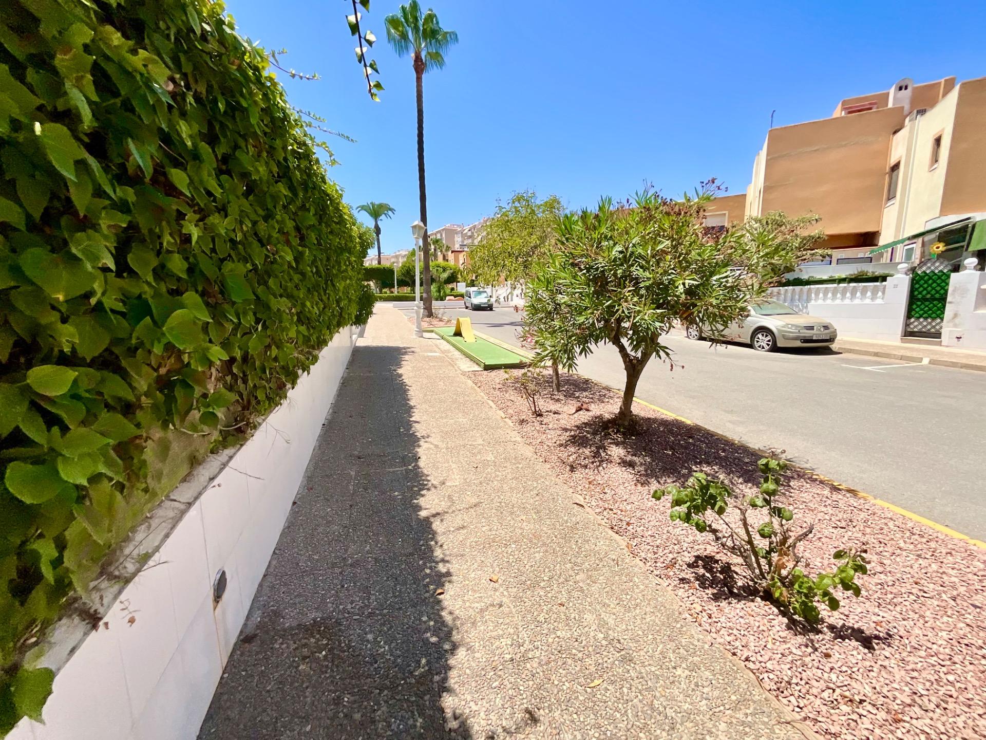 Garden in bungalow for sale in Torrevieja