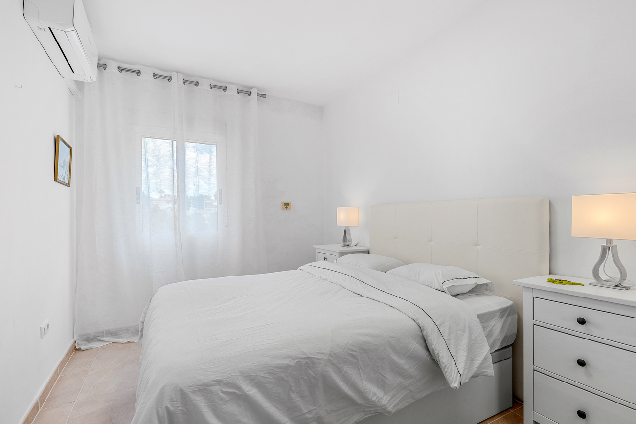Master bedroom in villa for sale in Pinar de Campoverde