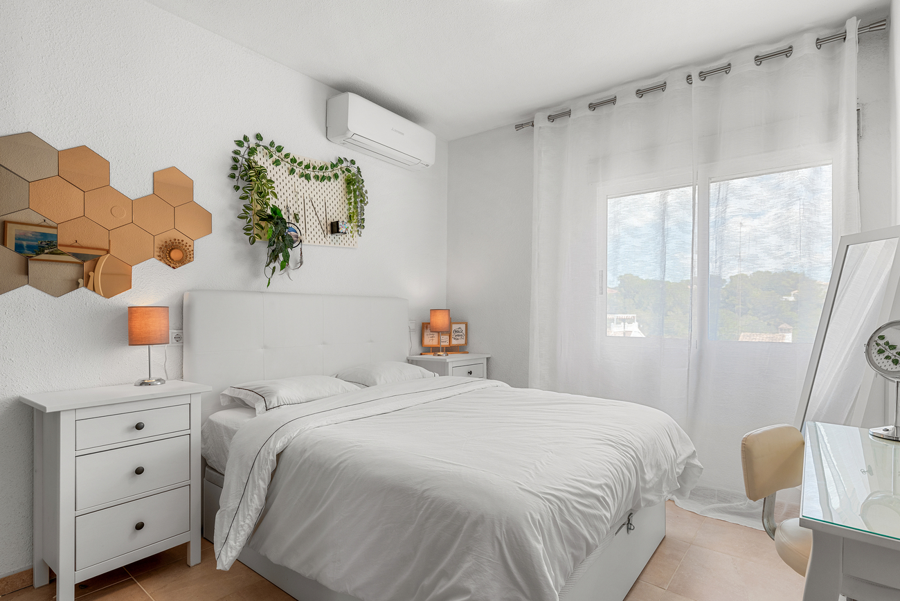 Master bedroom in villa for sale in Pinar de Campoverde