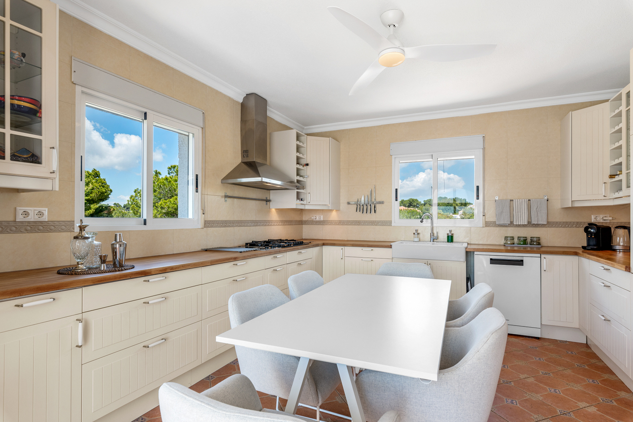 Terrace in villa for sale in Pinar de Campoverde