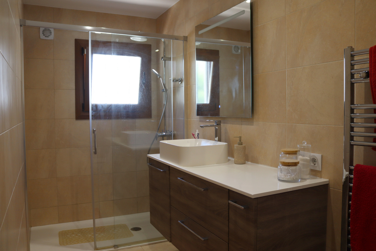 Bedroom in villa for sale in Orba