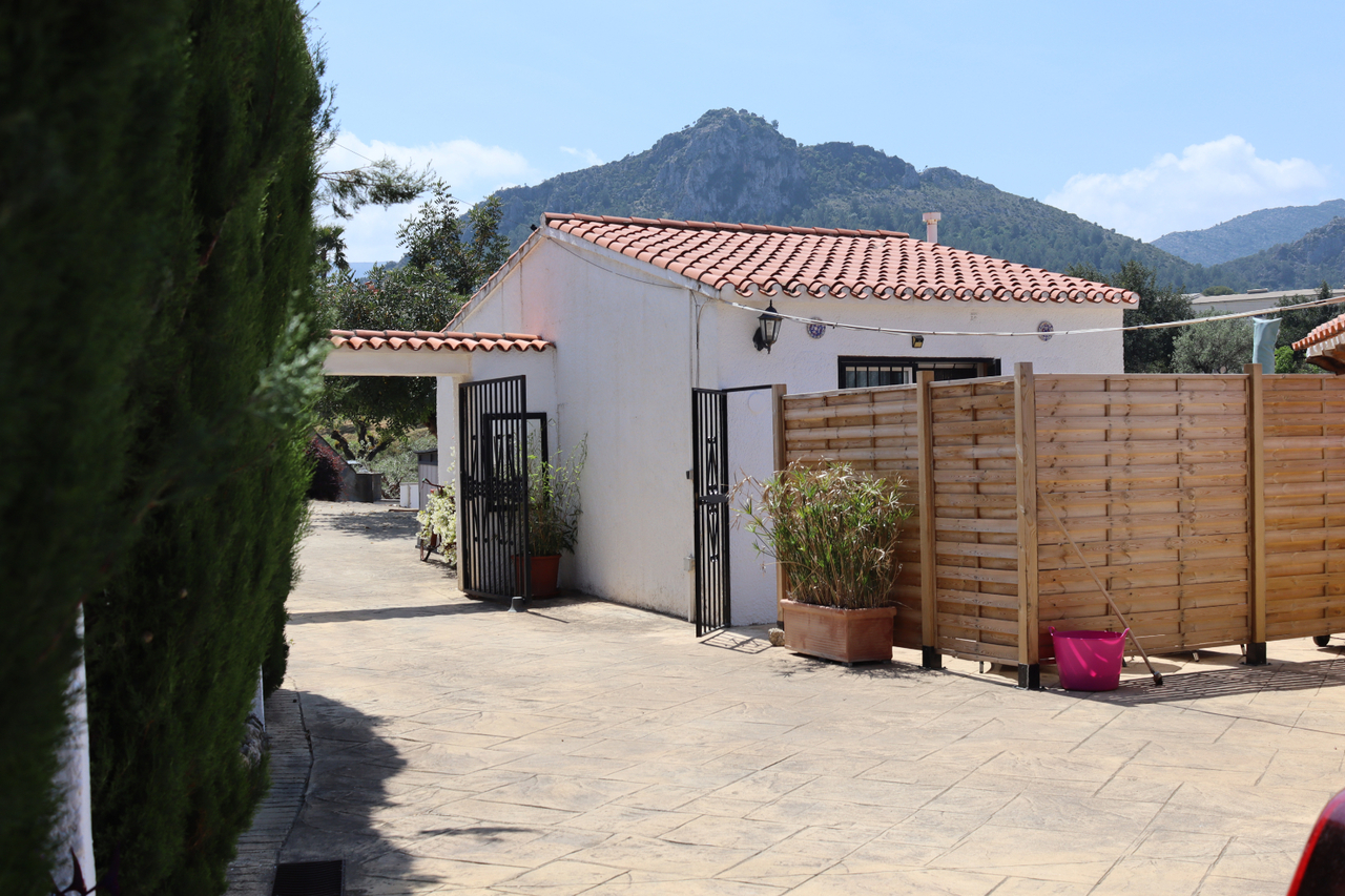 Garden in villa for sale in Orba