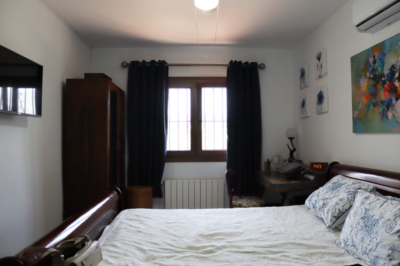 Bedroom in villa for sale in Orba