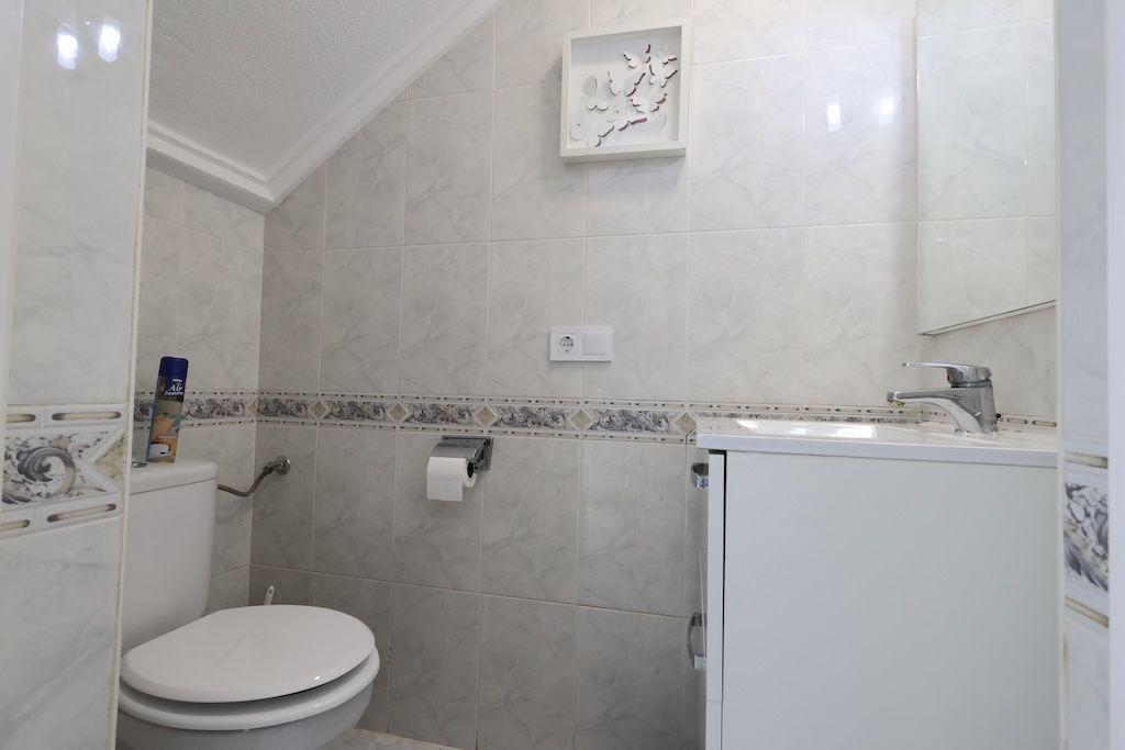 Bathroom in duplex for sale in Rojales